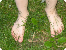 barefeet-ingrass